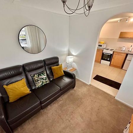 Semi-Detached 1-Bedroom Chalet Uddingston Esterno foto